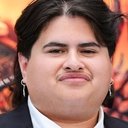 Julian Dennison als Josh Valentine