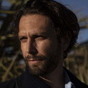 Iker Amaya als Charles Bentley