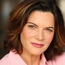 Colette O'Connell als Lynn Richards