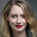 Sophie Fisher als Margaret Maude
