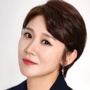 Yoo Yeon als Official