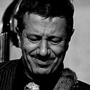 Pablo Novoa als Self - Late Motiv Musician (archive footage)