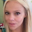 Allie Sheridan als Runaway Girl