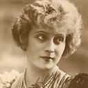 Claude France als Mademoiselle de Perry-Fronsac