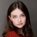 Maya McNair als Ella