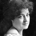 Alberta Gallatin als Mrs. Burke