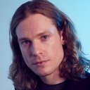 Sam Reid als Young Alexander Ivanov