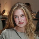 Anaïs Gallagher als Self