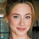 Lili Reinhart als Angel Recruit