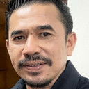 Julian Kunto als Ustad Idrus