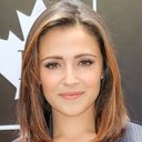 Italia Ricci als Avery Quinn