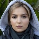 Nafiseh Zare als Raha