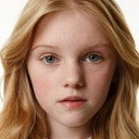 Emilee Roscamp als Emma