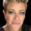 Angie Moyer als Hostess