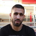 Zakaria Attou als Présentateur