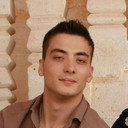 Atakan Özkaya als Kaya Albora