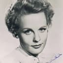 Valerie White als Mme Dambreuse