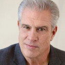 Tony Stavola als Captain Stavola
