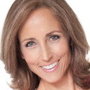 Deborah Glazier als Waikiki Woman