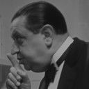 Jacques Beauvais als Adolphe, un domestique (uncredited)