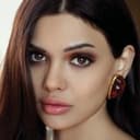 Sara Loren als Cameo