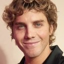 Lukas Gage als Dylan
