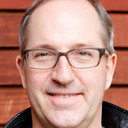 Michael Maloney als James