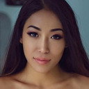 Rebecca Chen als Mia