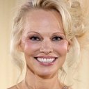 Pamela Anderson als Beth Davenport
