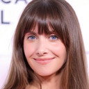 Alison Brie als Ally