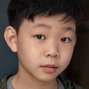 Jayden Tianyi Zhang als Young Shang-Chi