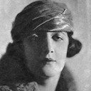 Peggy Shanor als Naomi Waldon