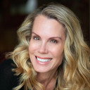 Suzie Haines als Mrs. Faris