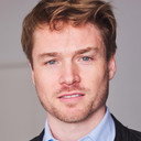Sam Clark als Leo