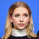 Lena Klenke als Laura