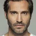 Bruno Lastra als Spanish Ambassador