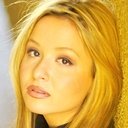 Melody Kay als Theresa Newport