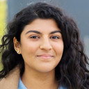 Hibba Najeeb als Security Guard