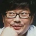 Jang Woo-jin als Section Chief Seo
