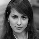 Anna Dzenilalova als Nadja