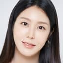 Cho Seo-hoo als Laura Kim