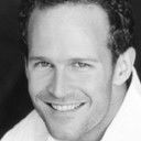 Paul Keeley als Suit Salesman