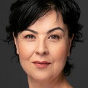 Süeda Çil als Firuze