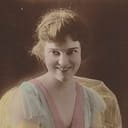 Madge Kennedy als Mrs. Laydon