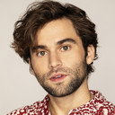 Jake Borelli als Freddie Myers