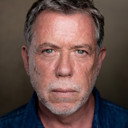 Sean Gilder als Black Dog