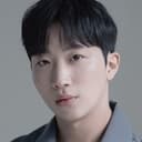 김명준 als Sim Dong-uk