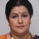 Savita Prabhune als Prabha Joshi