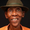 Dambuza Mdledle als Ernest