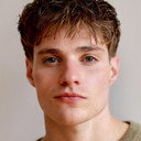 Luke Smith als 